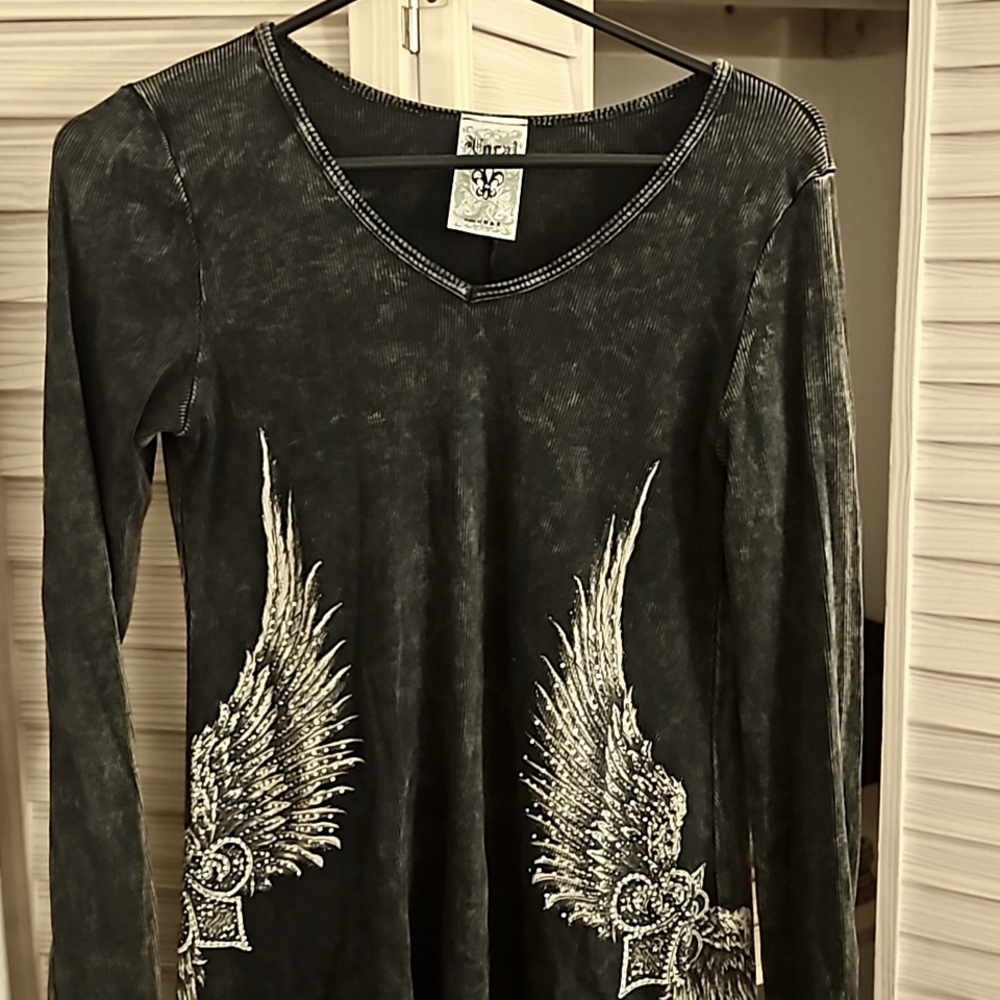 Vintage Vocal lightweight top w/embellishments EUC